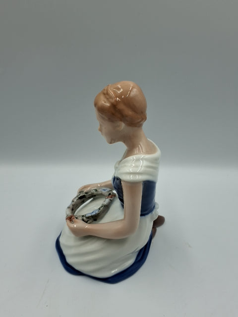 B & G Pige med blomsterkranse